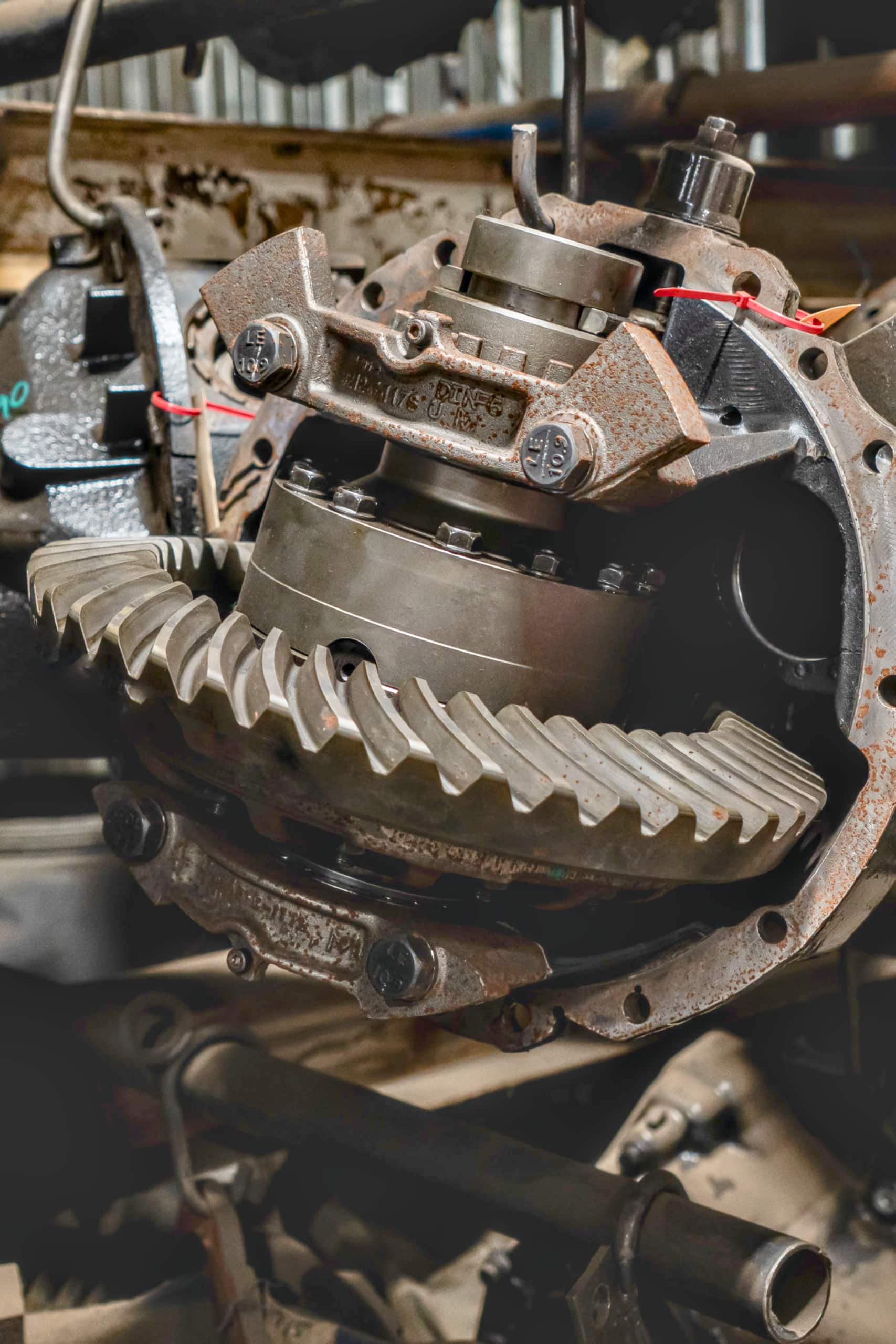 Réparation de différentiel de camion lourd avec engrenage.