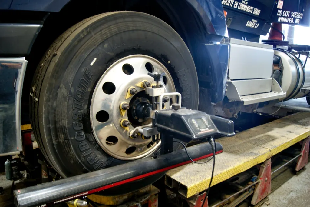 Heavy truck wheel alignment service in Laval